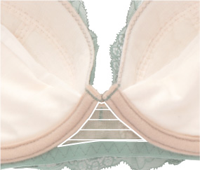 3 離れ胸を防止するカップ中心